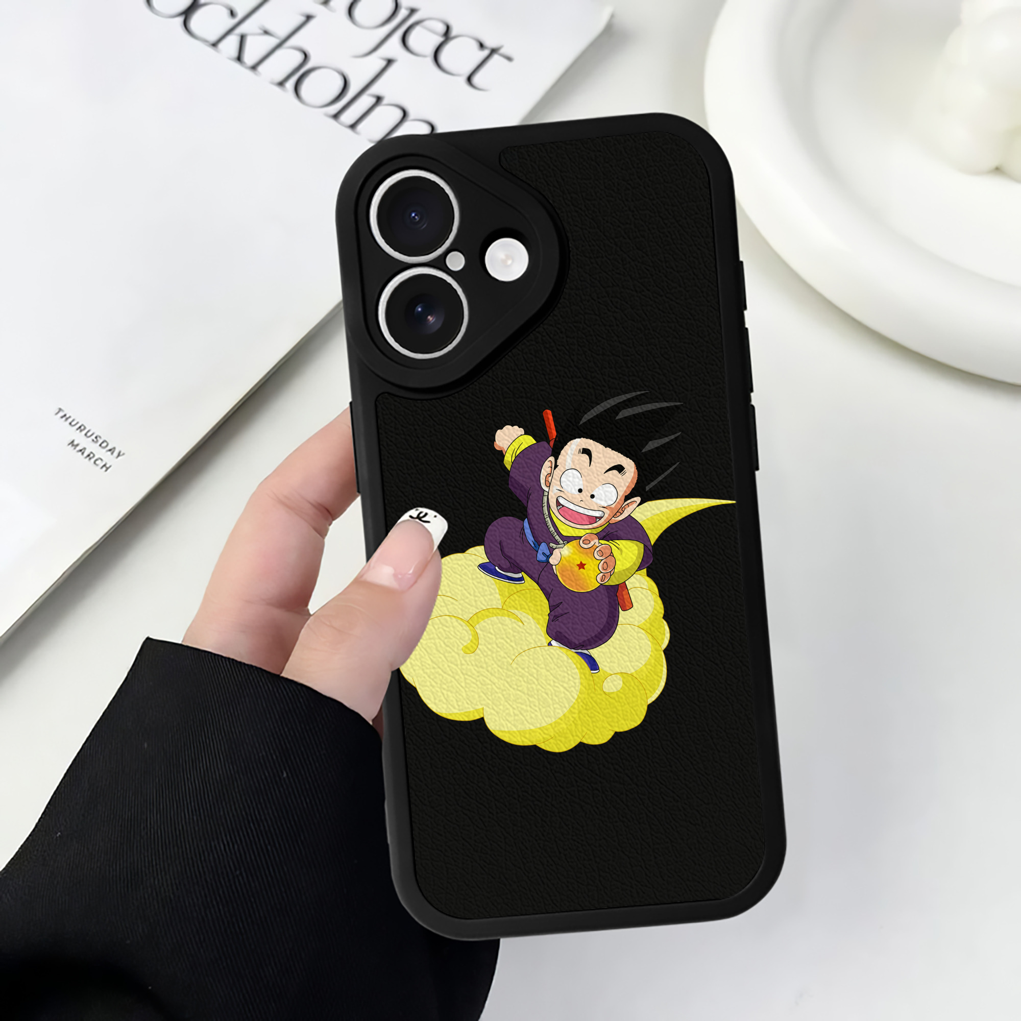 ドラゴンボール 孫悟空（そん ごくう）Son Goku カカロット DRAGON BALL Kakarotto 【iPhone 16シリーズ対応】シリコンスマホケース（レザー調） 材質：シリコン